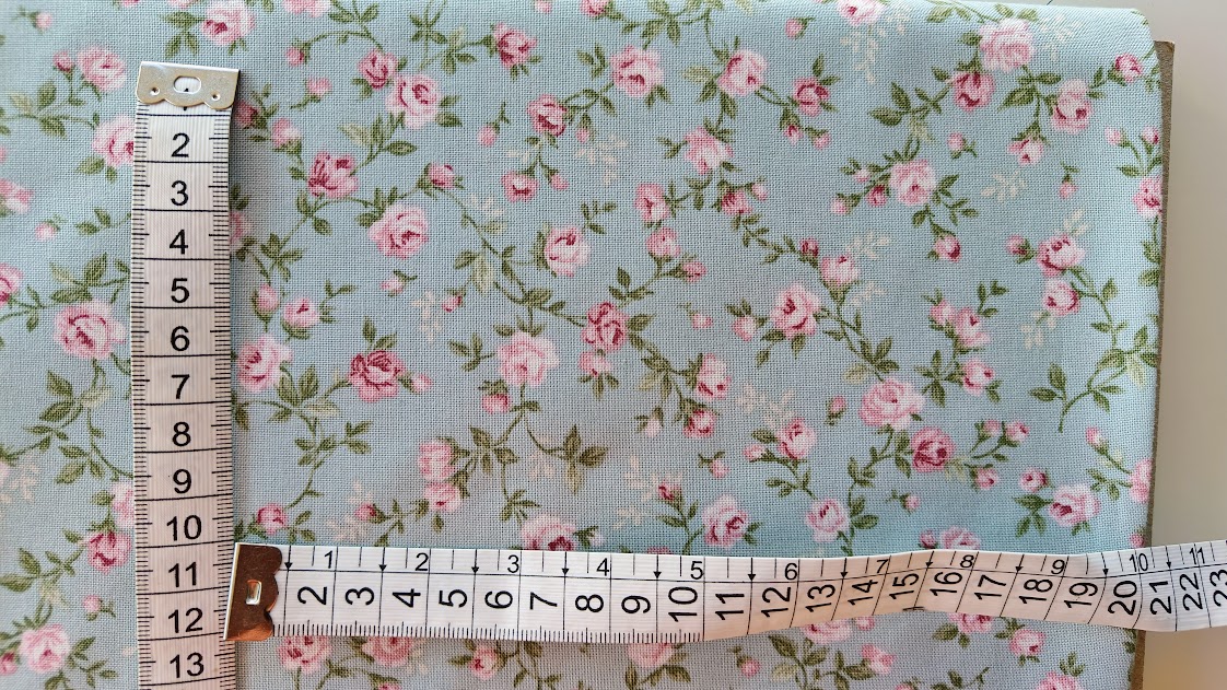 Rosen ranker på støvet grøn bund - Billede 2