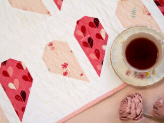 Gratis patchwork mønstre på bordløbere, dækkeservietter. Find dit gratis mønster på denne bordløber på vores side.